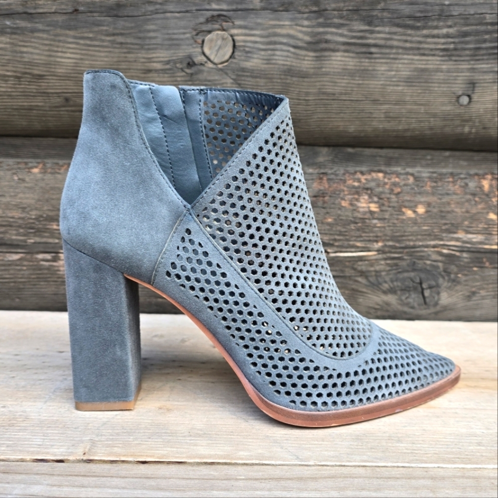 Vince Camuto NEW!! Levesna Urban Minimalist Block Heel Bootie 7.5M